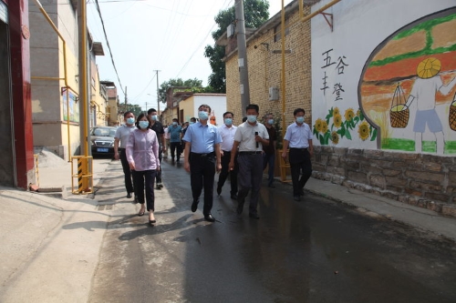 示范引领立标杆观摩学习共提升圣井街道召开重点工作推进会